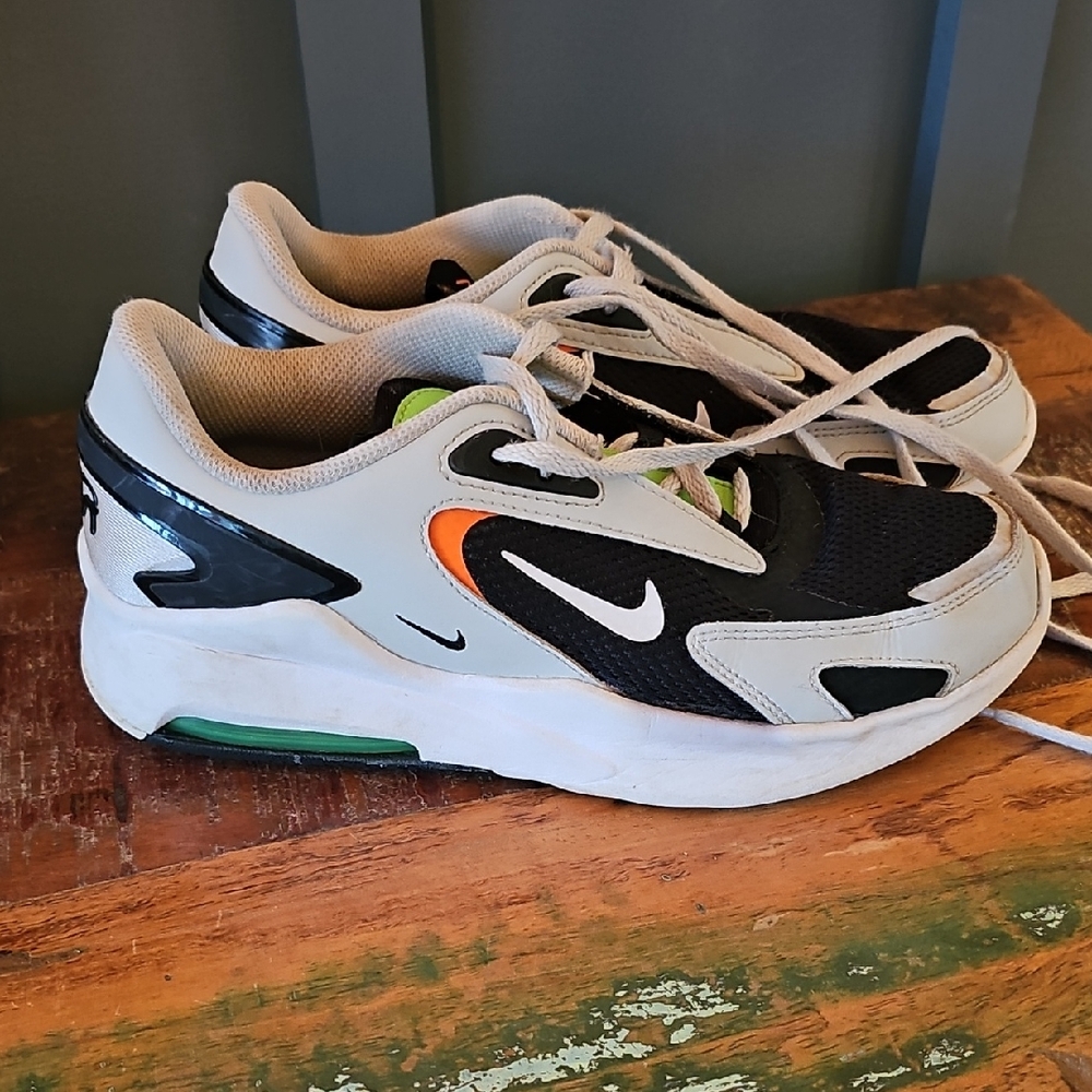 Nike AIRMAX Kids' Black and Orange Sneakers Size 6.5